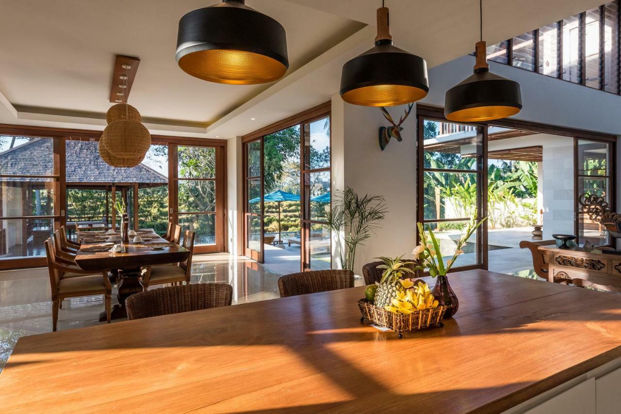 Villa Rusa Biru - Modern Villa With Private Pool And Cook In The Heart Of Berawa Canggu Exterior foto